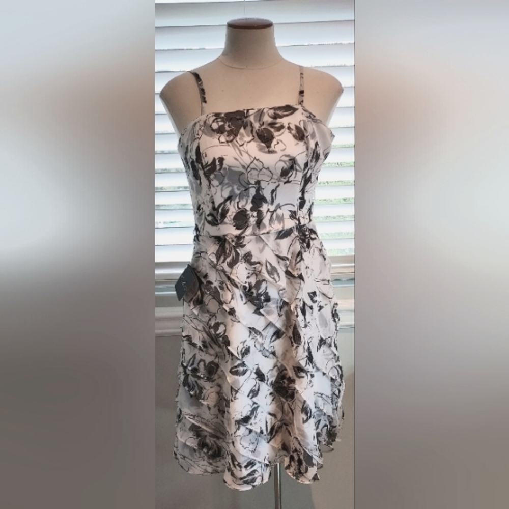 White House Black Market Floral Ruffle Dress sz 2 NWT